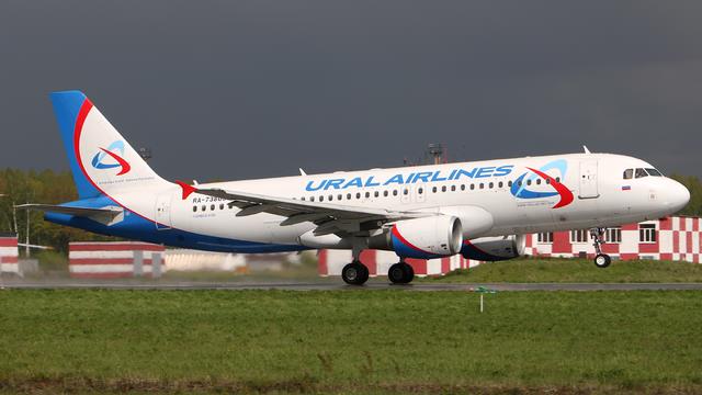 RA-73803:Airbus A320-200:Уральские авиалинии